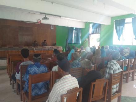 Pendampingan dan monitoring pelatihan ternak bagi lansia dan difabel
